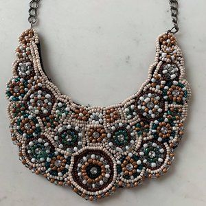 NWOT Beaded bib necklace